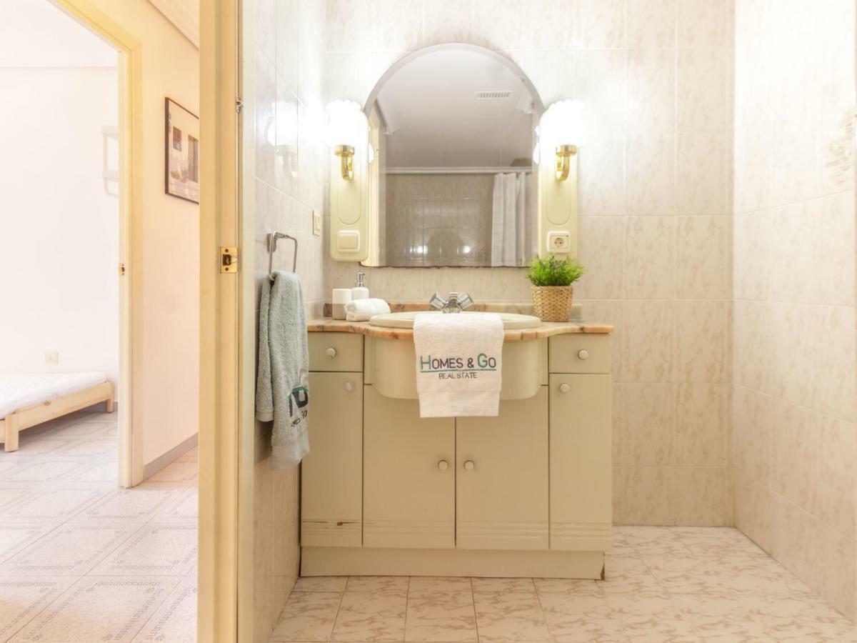 Homes & Go Albeniz Basic La Pineda Ngoại thất bức ảnh